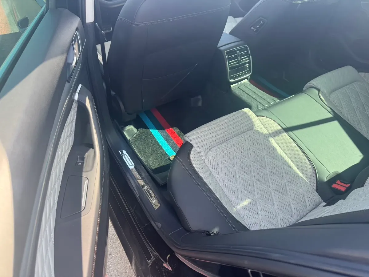 2023 Volkswagen Magotan 2.0T 220HP L4 7DCT,autocango,china used car exporter,china ev exporter,chinese used car exporter,chinese used ev exporter