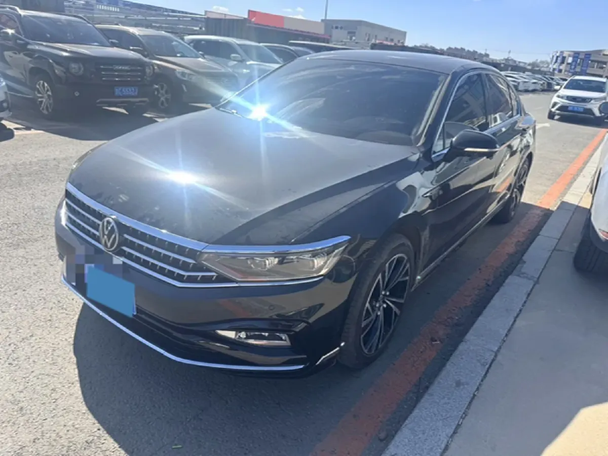 2023 Volkswagen Magotan 2.0T 220HP L4 7DCT,autocango,china used car exporter,china ev exporter,chinese used car exporter,chinese used ev exporter