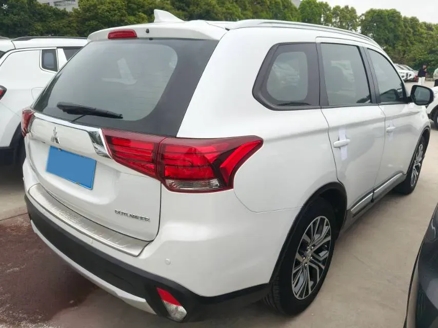 2018 Mitsubishi Outlander 2.0L 166HP L4 CVT,autocango,china used car exporter,china ev exporter,chinese used car exporter,chinese used ev exporter