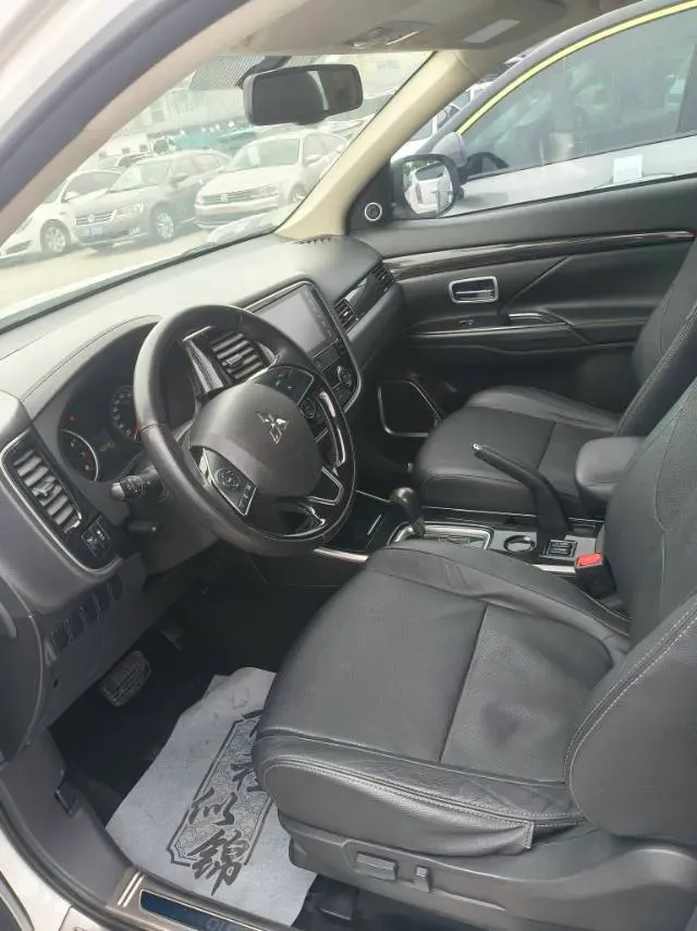 2018 Mitsubishi Outlander 2.0L 166HP L4 CVT,autocango,china used car exporter,china ev exporter,chinese used car exporter,chinese used ev exporter
