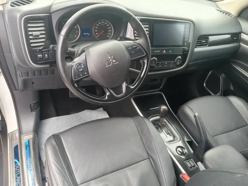 2018 Mitsubishi Outlander 2.0L 166HP L4 CVT,autocango,china used car exporter,china ev exporter,chinese used car exporter,chinese used ev exporter