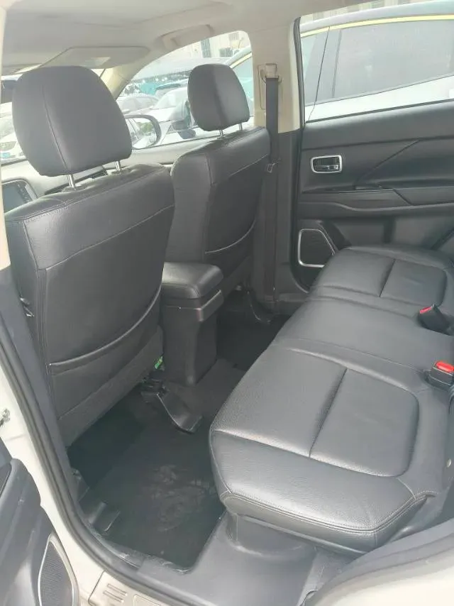 2018 Mitsubishi Outlander 2.0L 166HP L4 CVT,autocango,china used car exporter,china ev exporter,chinese used car exporter,chinese used ev exporter