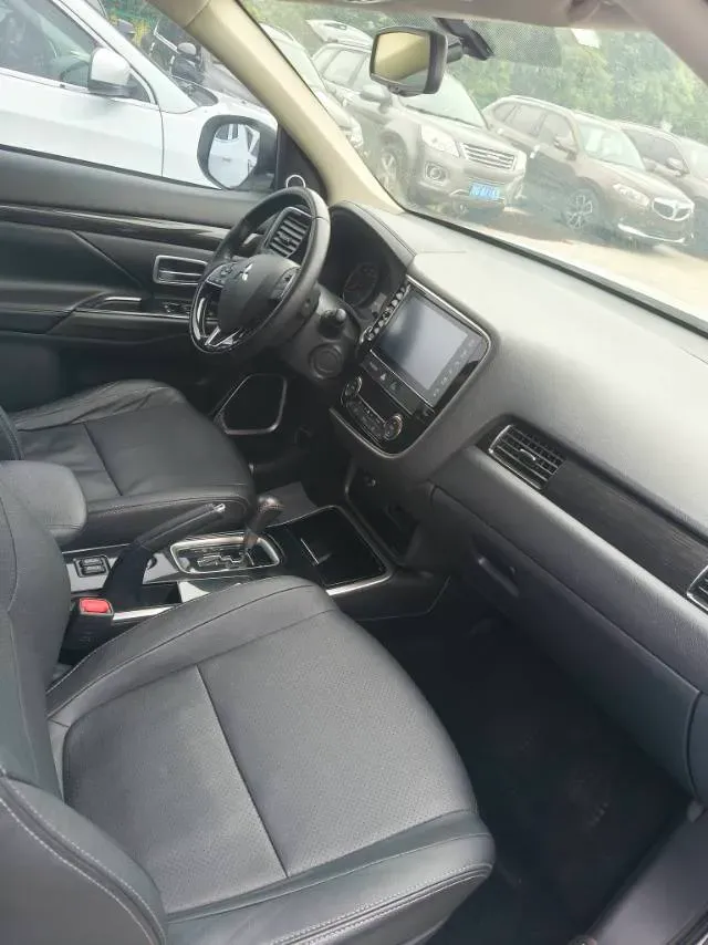2018 Mitsubishi Outlander 2.0L 166HP L4 CVT,autocango,china used car exporter,china ev exporter,chinese used car exporter,chinese used ev exporter