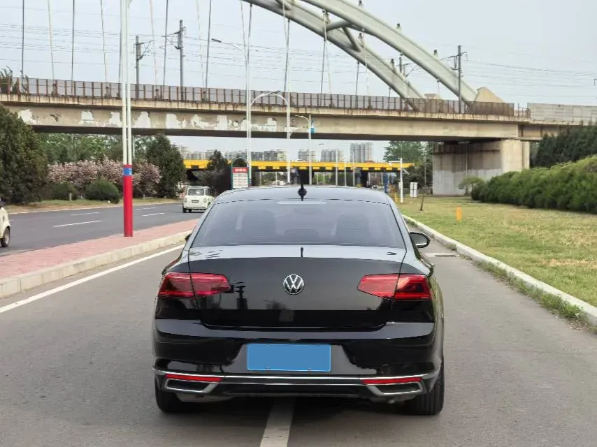 2019 Volkswagen Magotan 2.0T 186HP L4 7DCT,autocango,china used car exporter,china ev exporter,chinese used car exporter,chinese used ev exporter