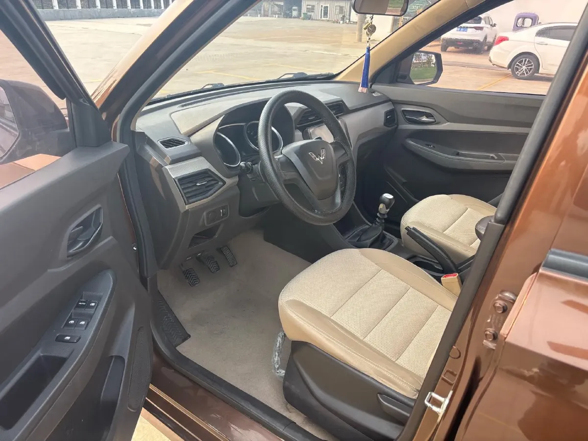 2019 WuLing HongGuang 1.5L 99HP L4 6MT,autocango,china used car exporter,china ev exporter,chinese used car exporter,chinese used ev exporter