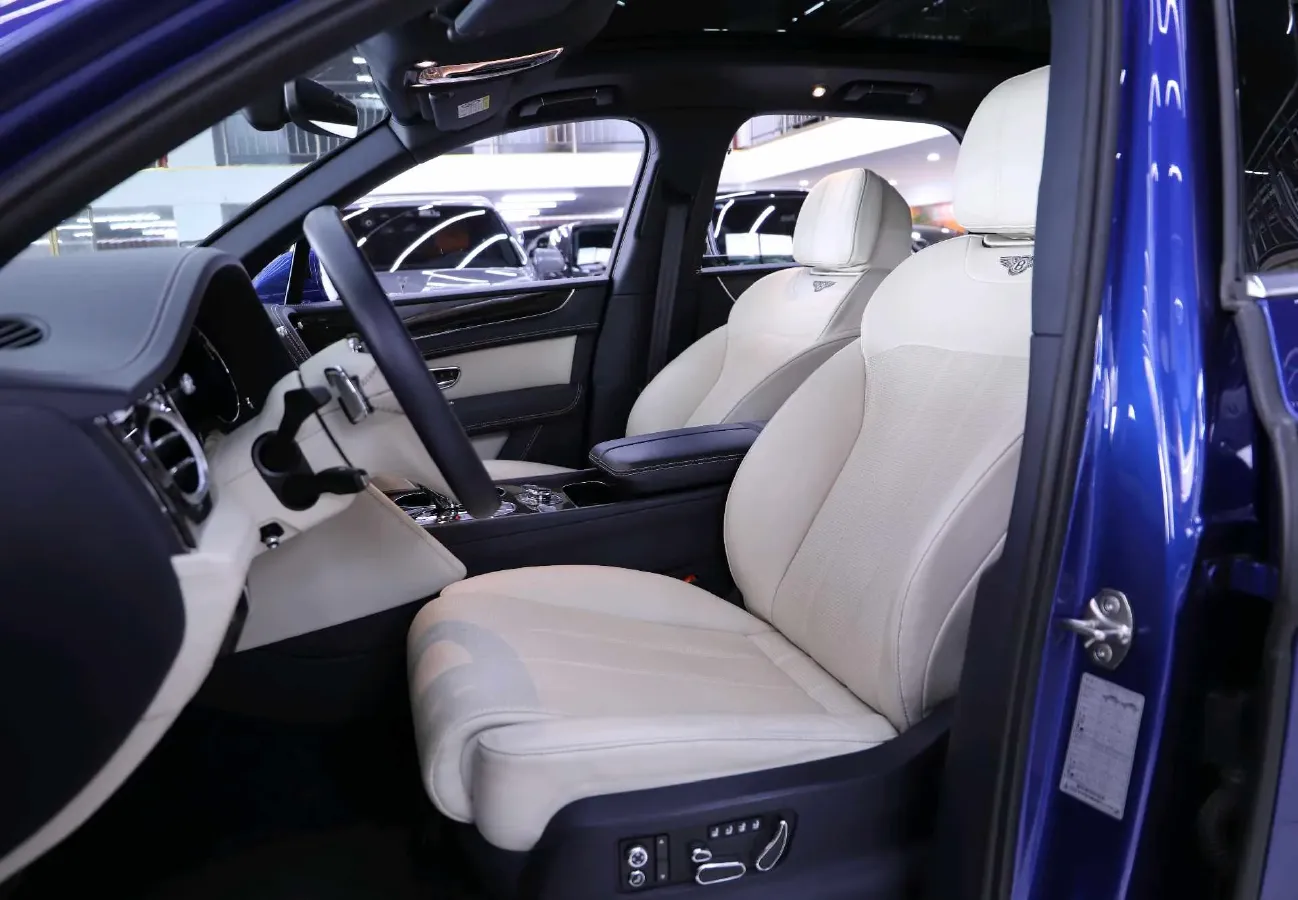 2018 Bentley Bentayga 4.0T 550HP V8 8AT,autocango,china used car exporter,china ev exporter,chinese used car exporter,chinese used ev exporter