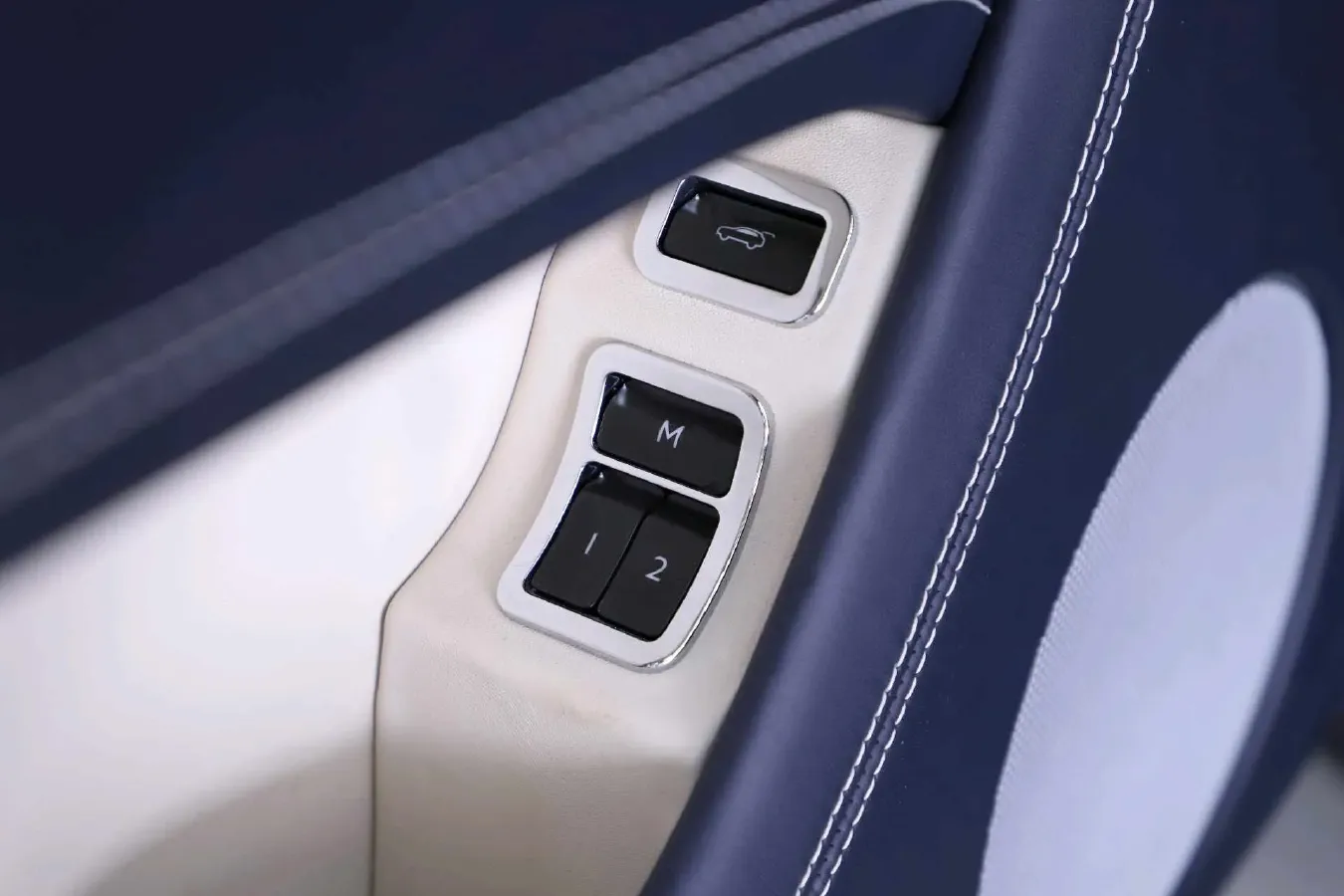 2018 Bentley Bentayga 4.0T 550HP V8 8AT,autocango,china used car exporter,china ev exporter,chinese used car exporter,chinese used ev exporter