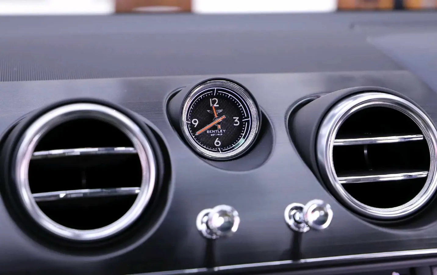 2018 Bentley Bentayga 4.0T 550HP V8 8AT,autocango,china used car exporter,china ev exporter,chinese used car exporter,chinese used ev exporter