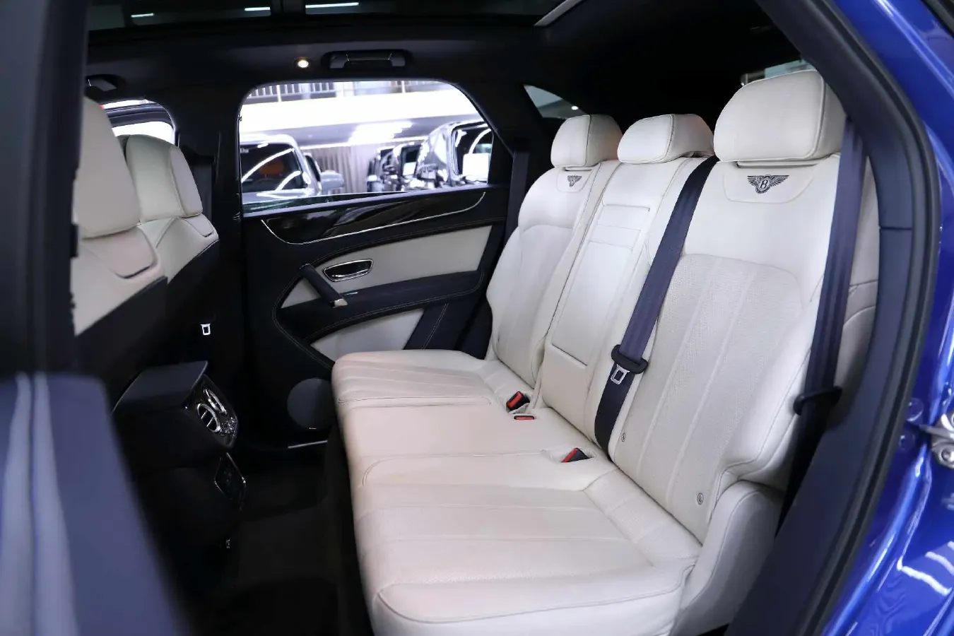 2018 Bentley Bentayga 4.0T 550HP V8 8AT,autocango,china used car exporter,china ev exporter,chinese used car exporter,chinese used ev exporter