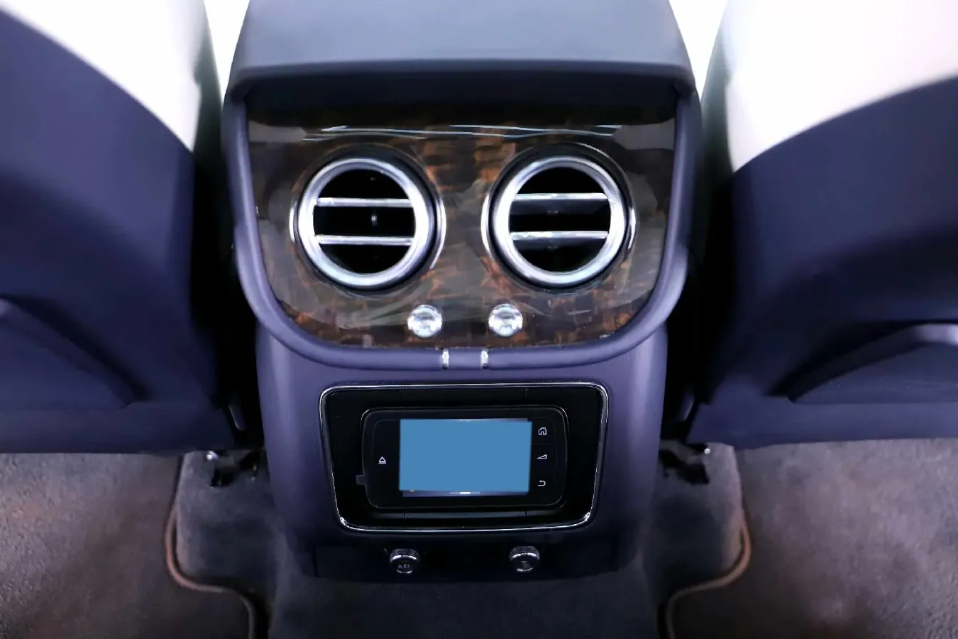 2018 Bentley Bentayga 4.0T 550HP V8 8AT,autocango,china used car exporter,china ev exporter,chinese used car exporter,chinese used ev exporter