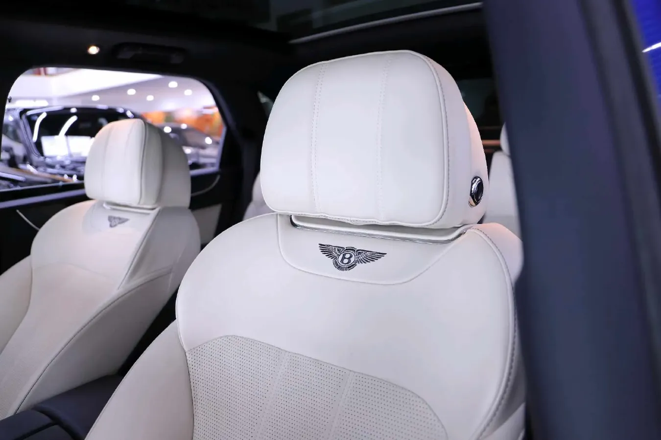 2018 Bentley Bentayga 4.0T 550HP V8 8AT,autocango,china used car exporter,china ev exporter,chinese used car exporter,chinese used ev exporter