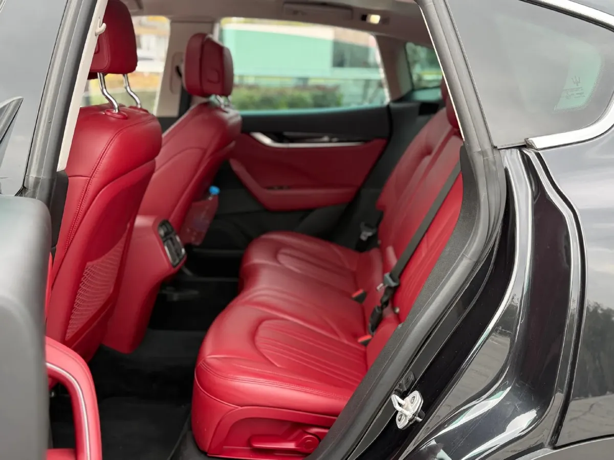 2022 Maserati Levante 2.0T 330HP L4 8AT,autocango,china used car exporter,china ev exporter,chinese used car exporter,chinese used ev exporter