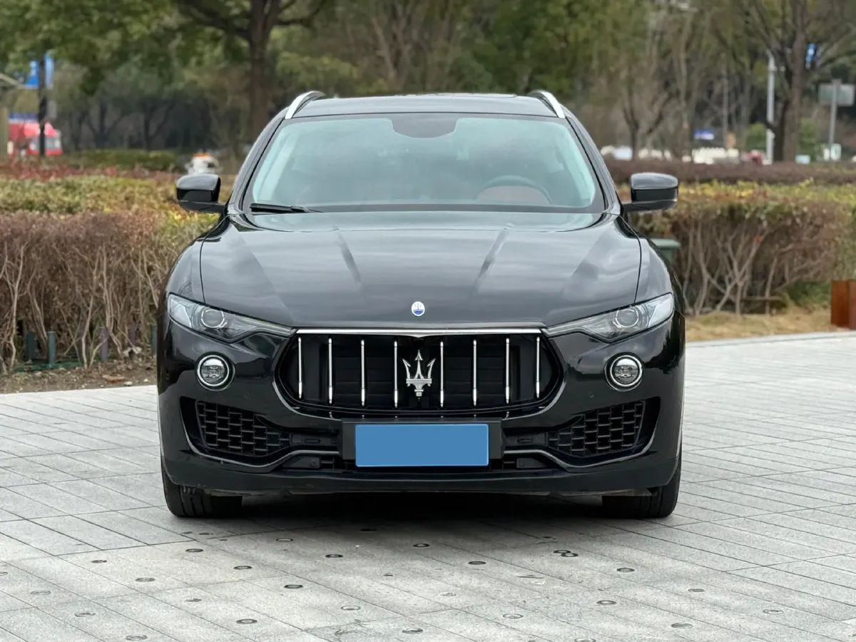 2022 Maserati Levante 2.0T 330HP L4 8AT,autocango,china used car exporter,china ev exporter,chinese used car exporter,chinese used ev exporter