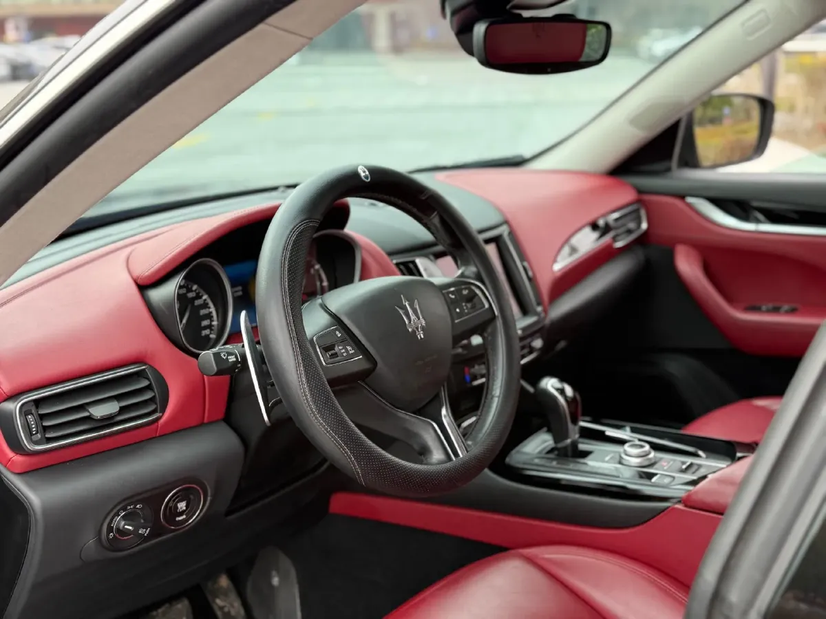 2022 Maserati Levante 2.0T 330HP L4 8AT,autocango,china used car exporter,china ev exporter,chinese used car exporter,chinese used ev exporter