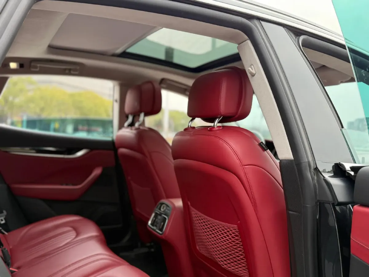 2022 Maserati Levante 2.0T 330HP L4 8AT,autocango,china used car exporter,china ev exporter,chinese used car exporter,chinese used ev exporter