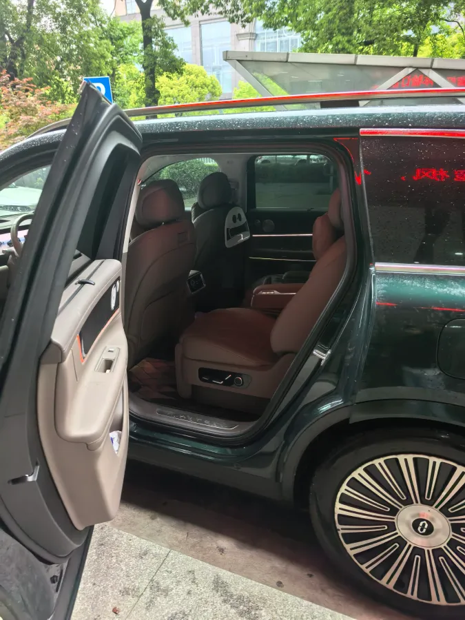 2025 AITO AITO M9 REEV 160HP REEV 52KWH,autocango,china used car exporter,china ev exporter,chinese used car exporter,chinese used ev exporter