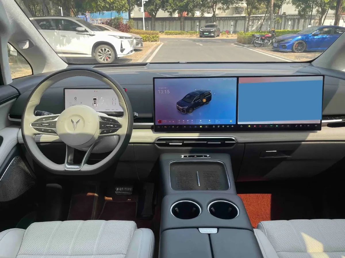 2025 Voyah Dream 1.5T 150HP L4 PHEV 41.7KWH,autocango,china used car exporter,china ev exporter,chinese used car exporter,chinese used ev exporter