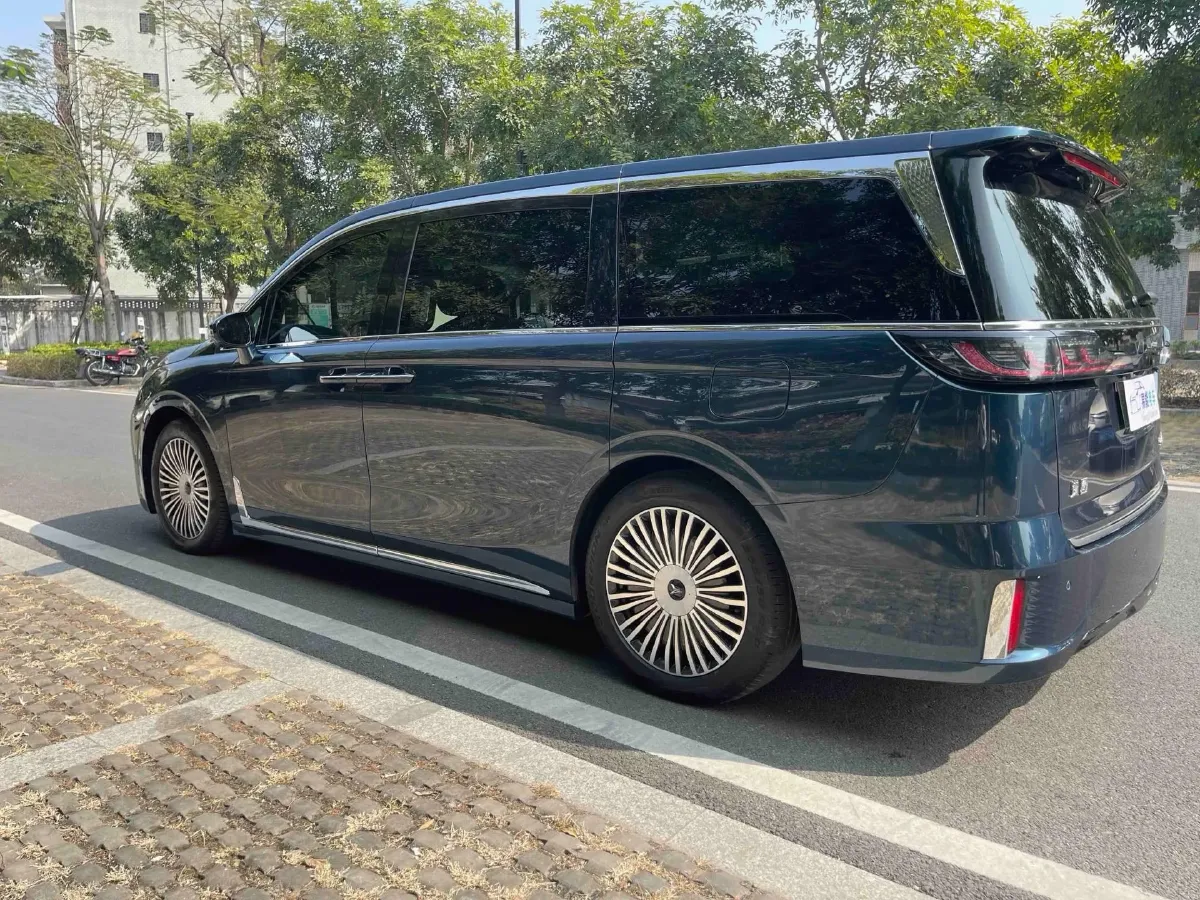 2025 Voyah Dream 1.5T 150HP L4 PHEV 41.7KWH,autocango,china used car exporter,china ev exporter,chinese used car exporter,chinese used ev exporter