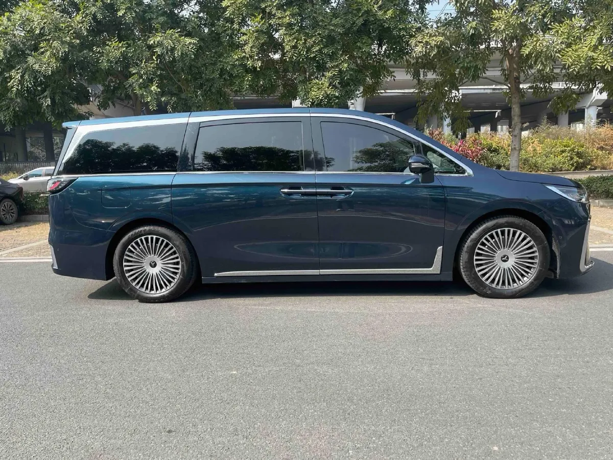 2025 Voyah Dream 1.5T 150HP L4 PHEV 41.7KWH,autocango,china used car exporter,china ev exporter,chinese used car exporter,chinese used ev exporter