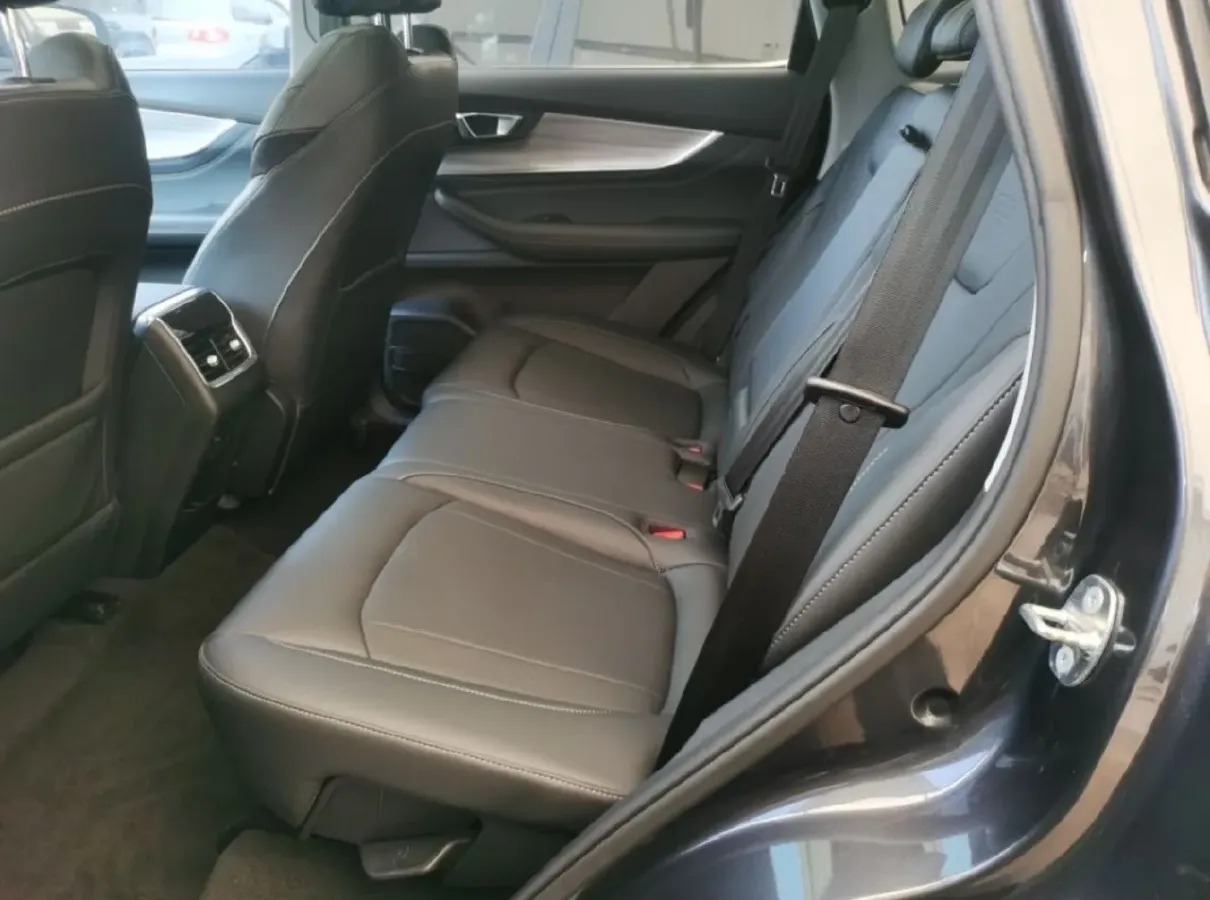 2021 Chery Tiggo 8 Plus 1.6T 197HP L4 7DCT,autocango,china used car exporter,china ev exporter,chinese used car exporter,chinese used ev exporter