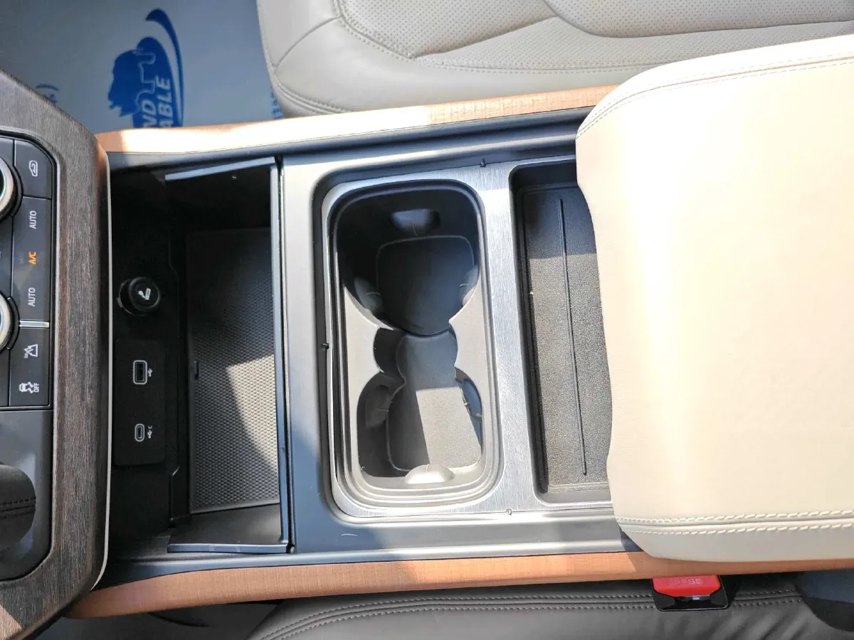 2021 Land Rover Defender 3.0T 400HP L6 8AT,autocango,china used car exporter,china ev exporter,chinese used car exporter,chinese used ev exporter