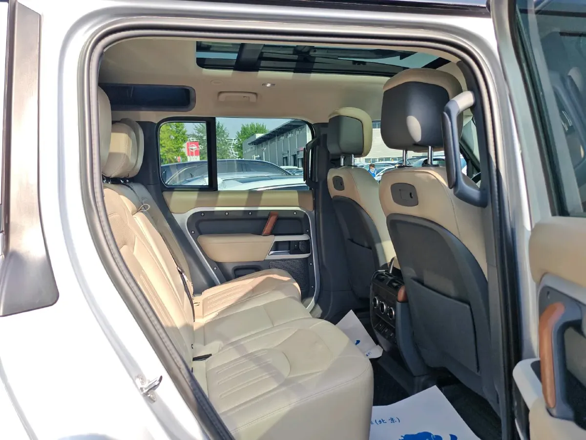 2021 Land Rover Defender 3.0T 400HP L6 8AT,autocango,china used car exporter,china ev exporter,chinese used car exporter,chinese used ev exporter