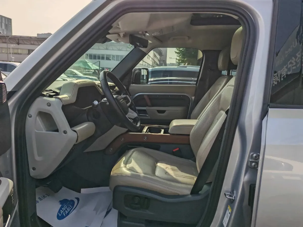 2021 Land Rover Defender 3.0T 400HP L6 8AT,autocango,china used car exporter,china ev exporter,chinese used car exporter,chinese used ev exporter