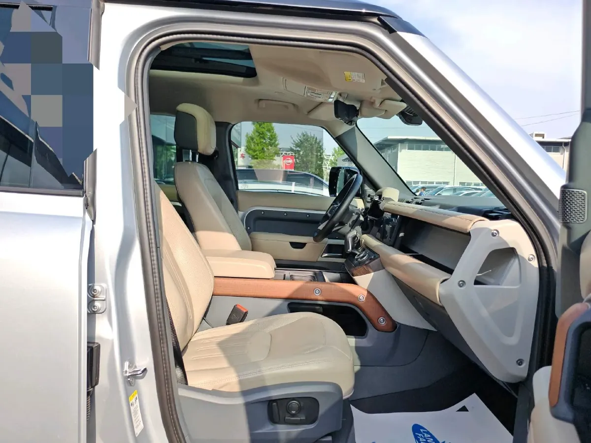 2021 Land Rover Defender 3.0T 400HP L6 8AT,autocango,china used car exporter,china ev exporter,chinese used car exporter,chinese used ev exporter