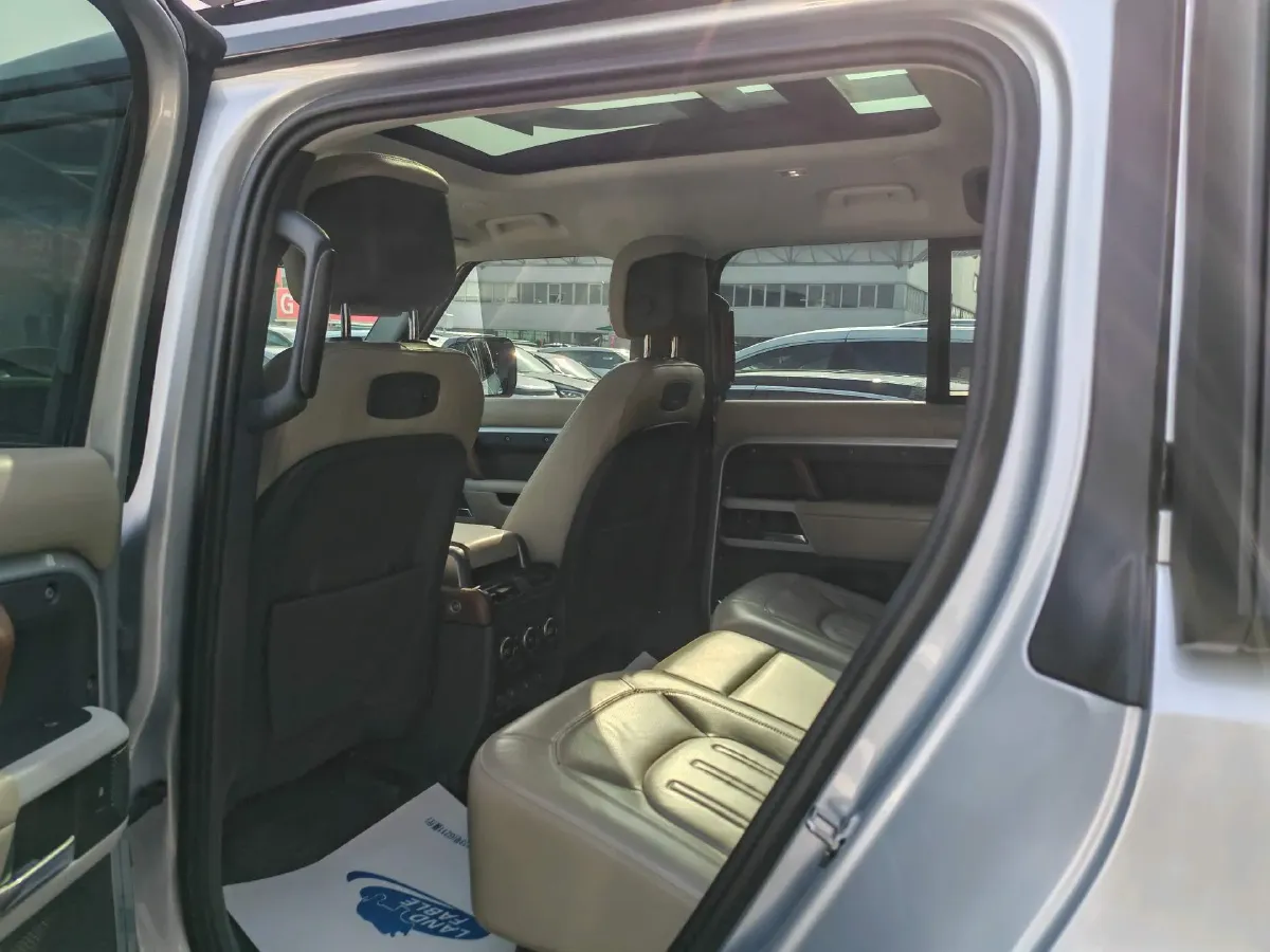 2021 Land Rover Defender 3.0T 400HP L6 8AT,autocango,china used car exporter,china ev exporter,chinese used car exporter,chinese used ev exporter