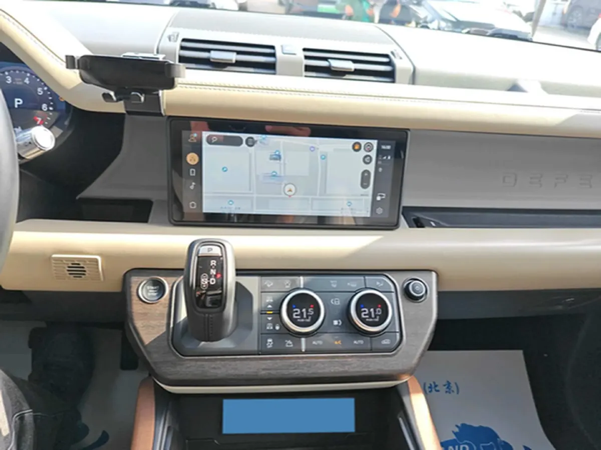 2021 Land Rover Defender 3.0T 400HP L6 8AT,autocango,china used car exporter,china ev exporter,chinese used car exporter,chinese used ev exporter