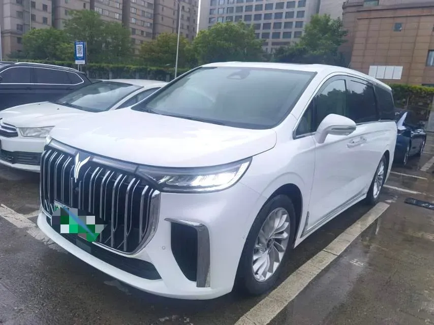 2024 Voyah Dream 1.5T 150HP L4 PHEV 43KWH,autocango,china used car exporter,china ev exporter,chinese used car exporter,chinese used ev exporter