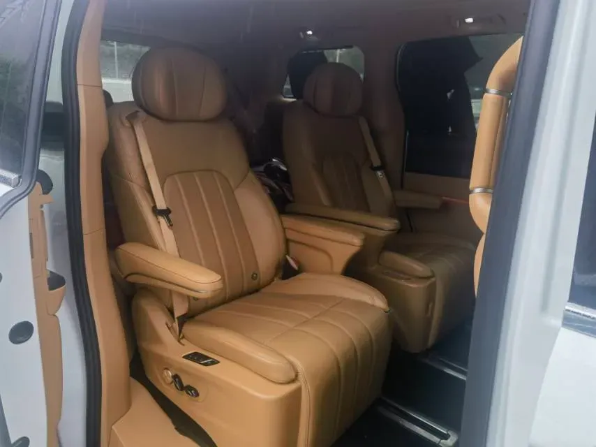 2024 Voyah Dream 1.5T 150HP L4 PHEV 43KWH,autocango,china used car exporter,china ev exporter,chinese used car exporter,chinese used ev exporter