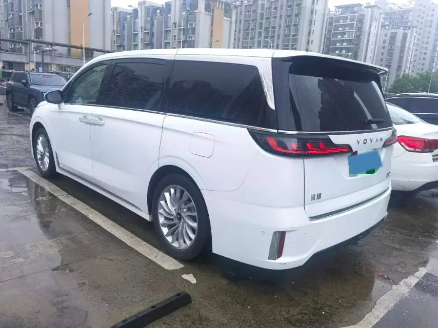 2024 Voyah Dream 1.5T 150HP L4 PHEV 43KWH,autocango,china used car exporter,china ev exporter,chinese used car exporter,chinese used ev exporter