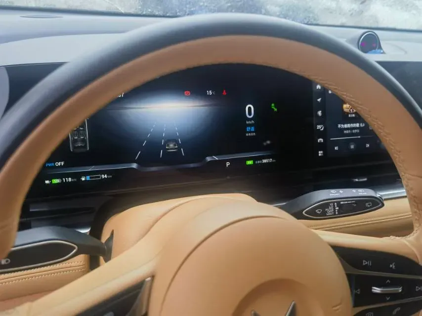 2024 Voyah Dream 1.5T 150HP L4 PHEV 43KWH,autocango,china used car exporter,china ev exporter,chinese used car exporter,chinese used ev exporter