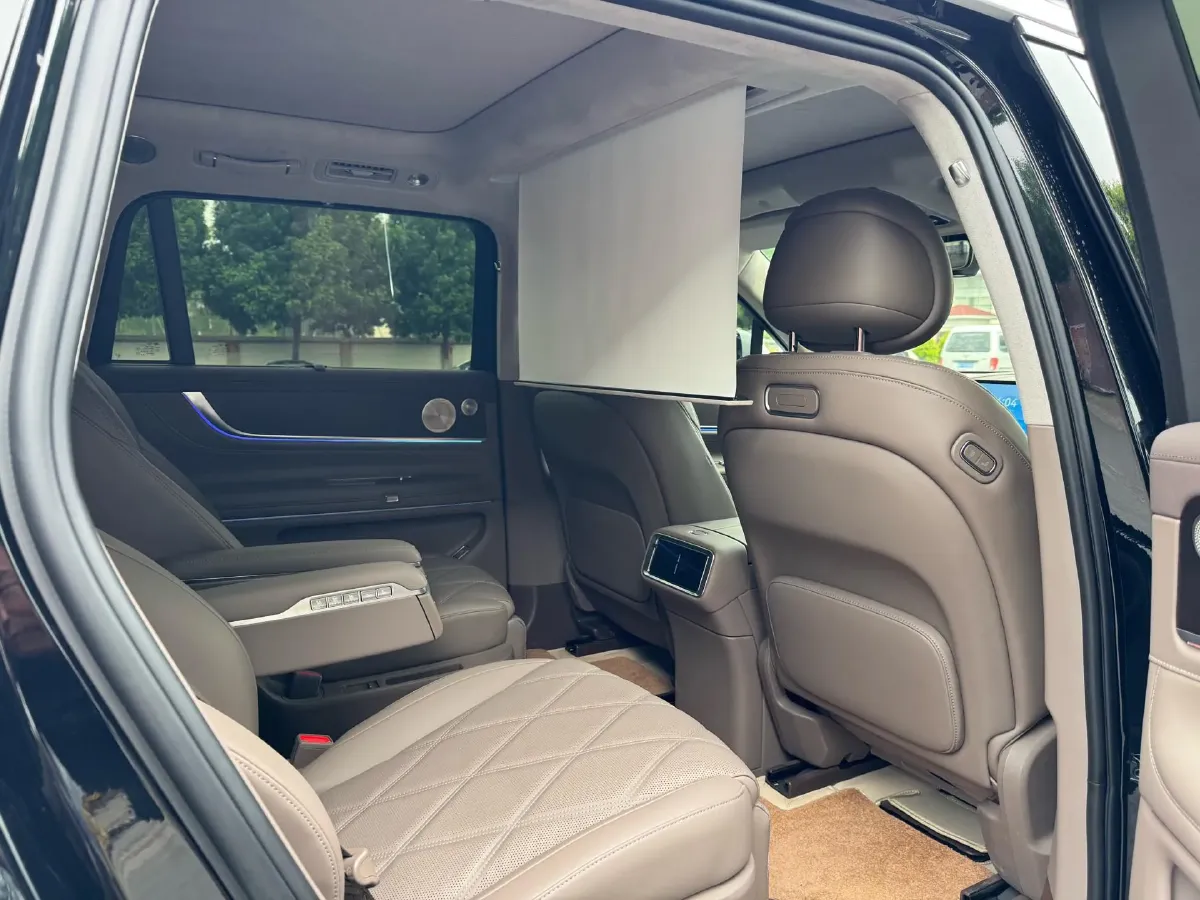 2025 AITO AITO M9 REEV 160HP REEV 52KWH,autocango,china used car exporter,china ev exporter,chinese used car exporter,chinese used ev exporter