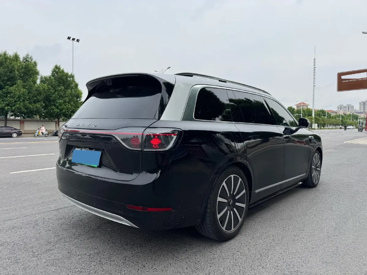 2025 AITO AITO M9 REEV 160HP REEV 52KWH,autocango,china used car exporter,china ev exporter,chinese used car exporter,chinese used ev exporter