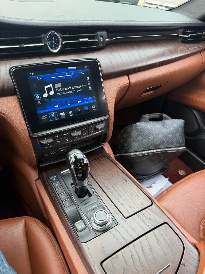 2018 Maserati Quattroporte 3.0T 350HP V6 8AT,autocango,china used car exporter,china ev exporter,chinese used car exporter,chinese used ev exporter