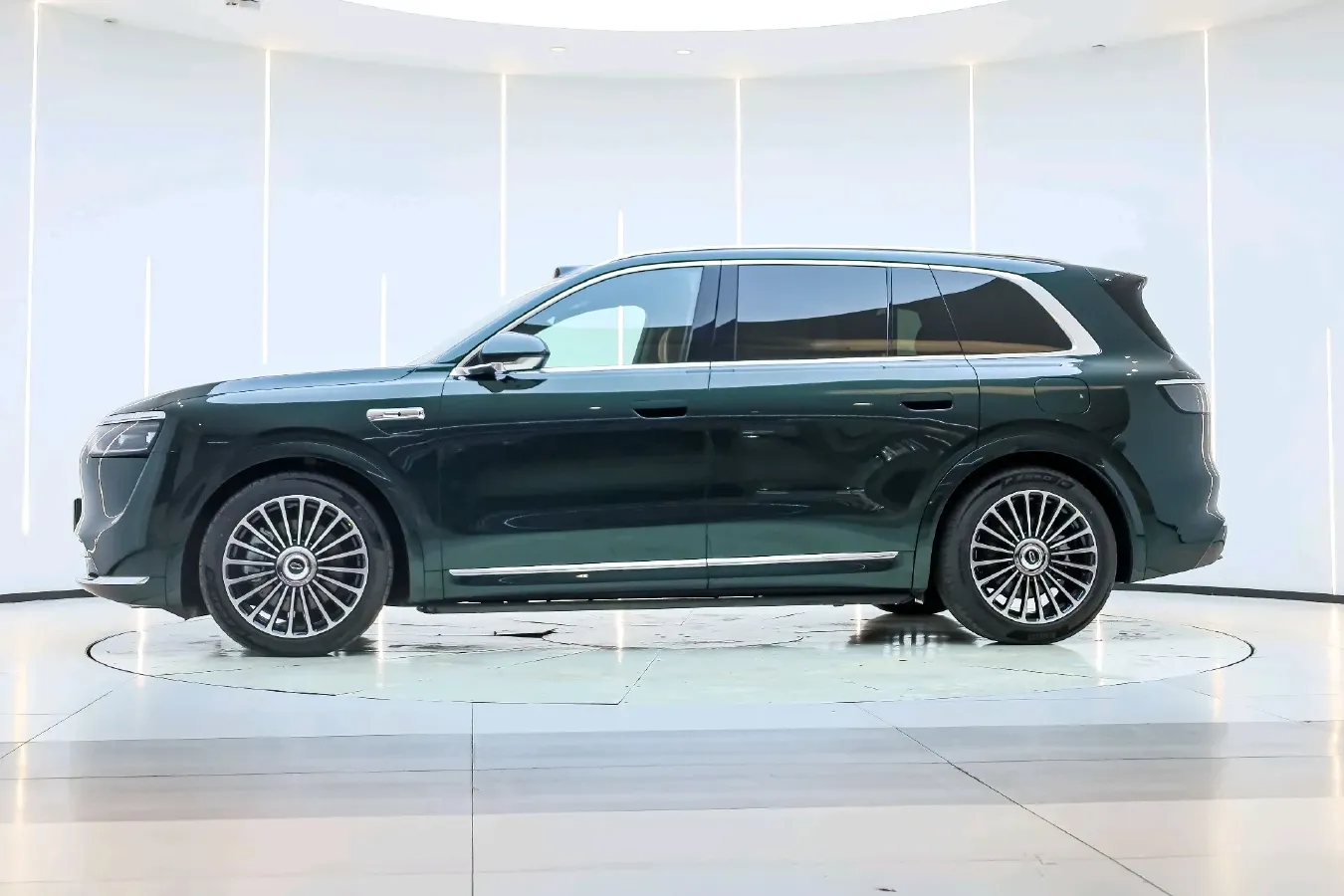 2025 AITO AITO M8 REEV 160HP REEV 53.4KWH,autocango,china used car exporter,china ev exporter,chinese used car exporter,chinese used ev exporter