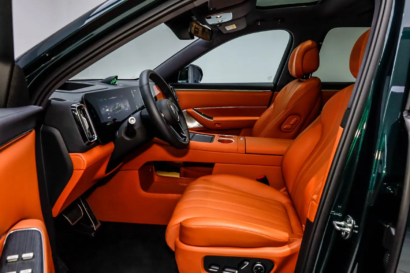 2025 AITO AITO M8 REEV 160HP REEV 53.4KWH,autocango,china used car exporter,china ev exporter,chinese used car exporter,chinese used ev exporter