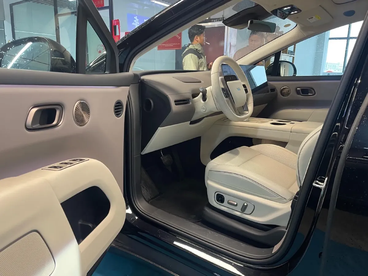 2025 Li i8 BEV,autocango,china used car exporter,china ev exporter,chinese used car exporter,chinese used ev exporter