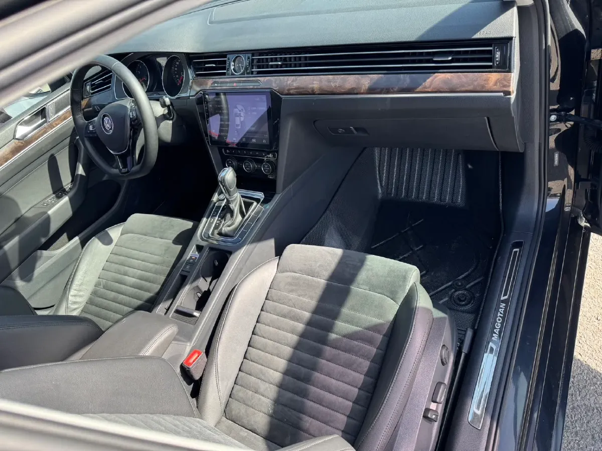 2018 Volkswagen Magotan 1.8T 180HP L4 7DCT,autocango,china used car exporter,china ev exporter,chinese used car exporter,chinese used ev exporter