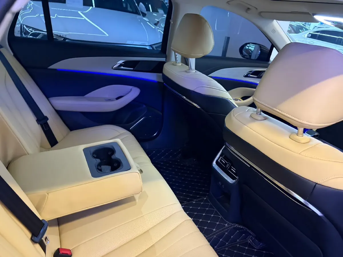 2025 HongQi H5 1.5T 169HP L4 1DHT Hybrid,autocango,china used car exporter,china ev exporter,chinese used car exporter,chinese used ev exporter