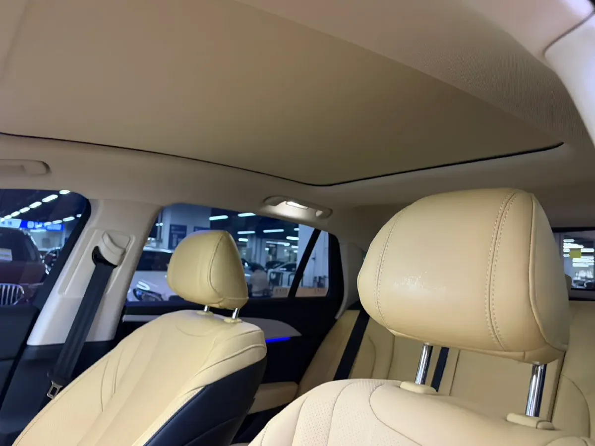 2025 HongQi H5 1.5T 169HP L4 1DHT Hybrid,autocango,china used car exporter,china ev exporter,chinese used car exporter,chinese used ev exporter