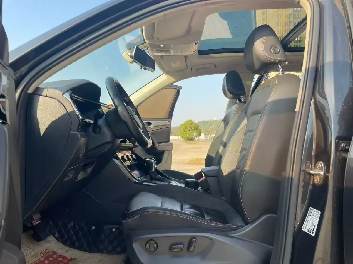 2019 Jeep Cherokee 2.0T 234HP L4 9AT,autocango,china used car exporter,china ev exporter,chinese used car exporter,chinese used ev exporter