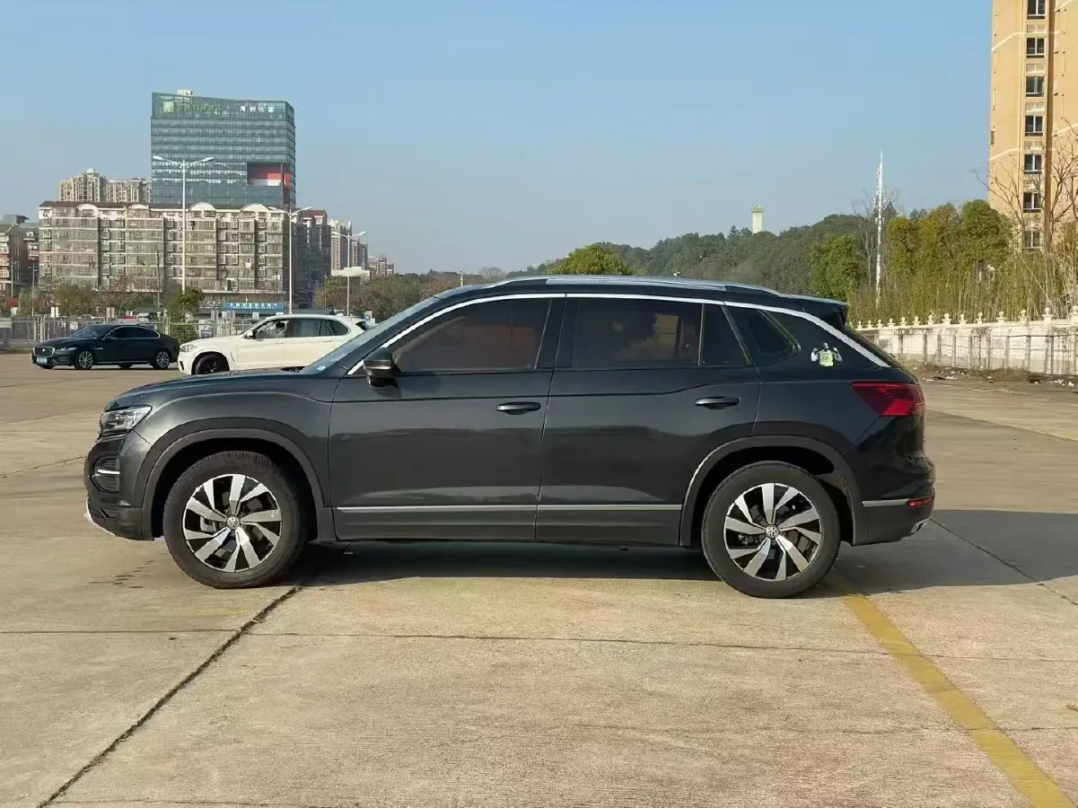 2019 Jeep Cherokee 2.0T 234HP L4 9AT,autocango,china used car exporter,china ev exporter,chinese used car exporter,chinese used ev exporter