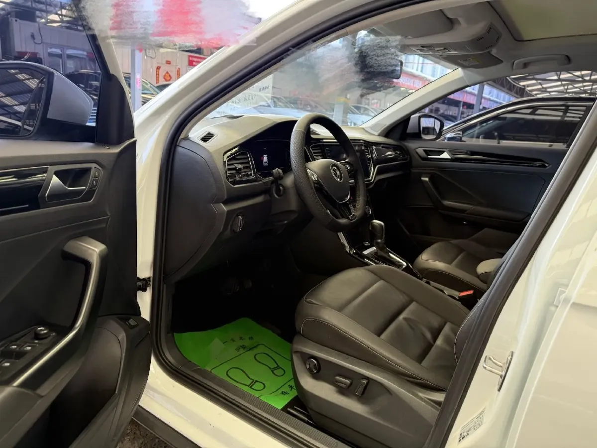 2021 Volkswagen T-Roc 1.4T 150HP L4 7DCT,autocango,china used car exporter,china ev exporter,chinese used car exporter,chinese used ev exporter