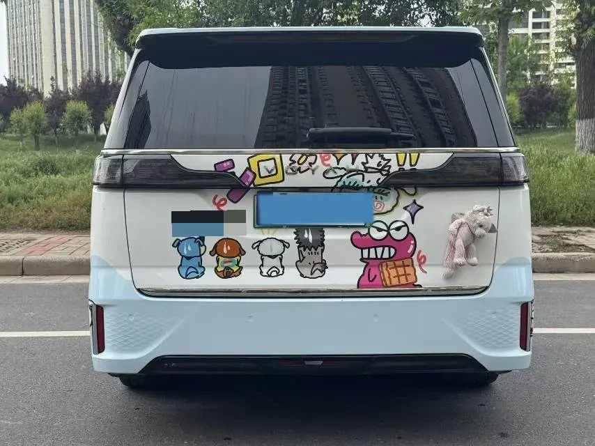 2022 Voyah Dream 1.5T 136HP L4 PHEV 25.57KWH,autocango,china used car exporter,china ev exporter,chinese used car exporter,chinese used ev exporter