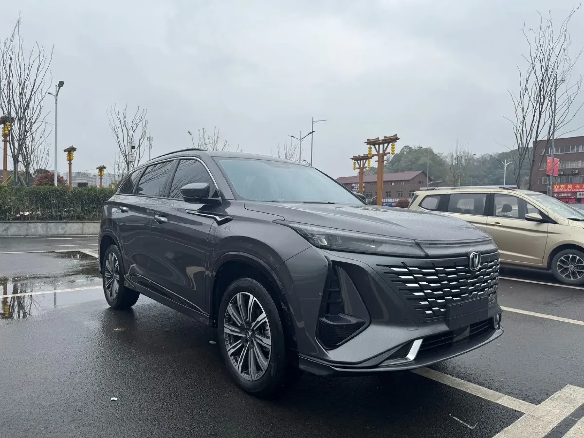 2022 ChangAn CS75 Plus 1.5T 178HP L4 6AT,autocango,china used car exporter,china ev exporter,chinese used car exporter,chinese used ev exporter