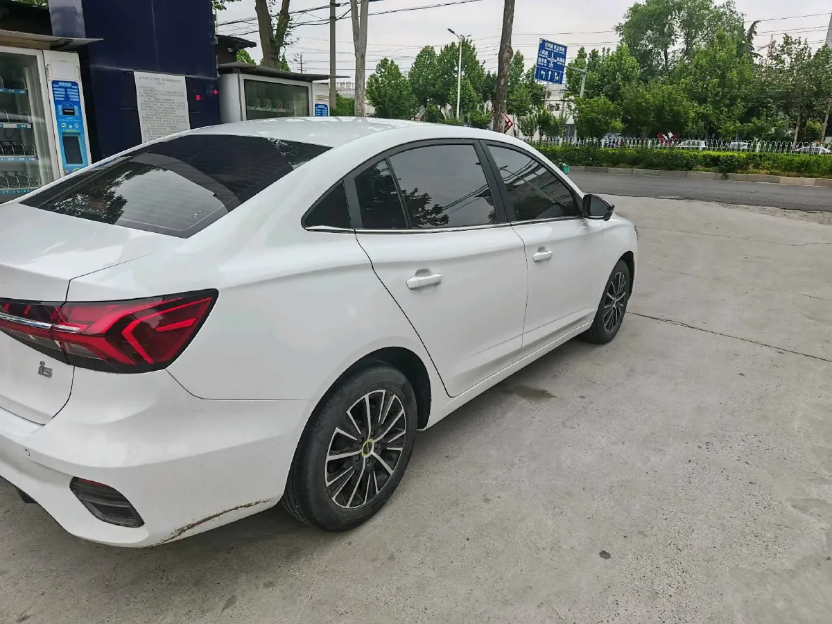 2021 Roewe i5 1.5L 120HP L4 CVT,autocango,china used car exporter,china ev exporter,chinese used car exporter,chinese used ev exporter