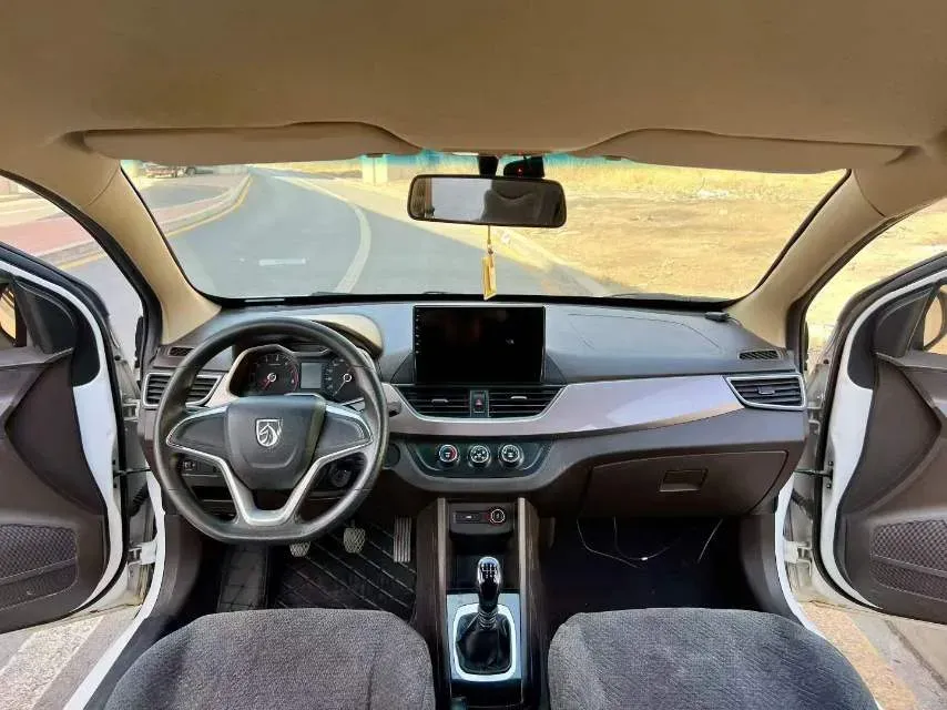 2017 BaoJun 310W 1.5L 112HP L4 6MT,autocango,china used car exporter,china ev exporter,chinese used car exporter,chinese used ev exporter